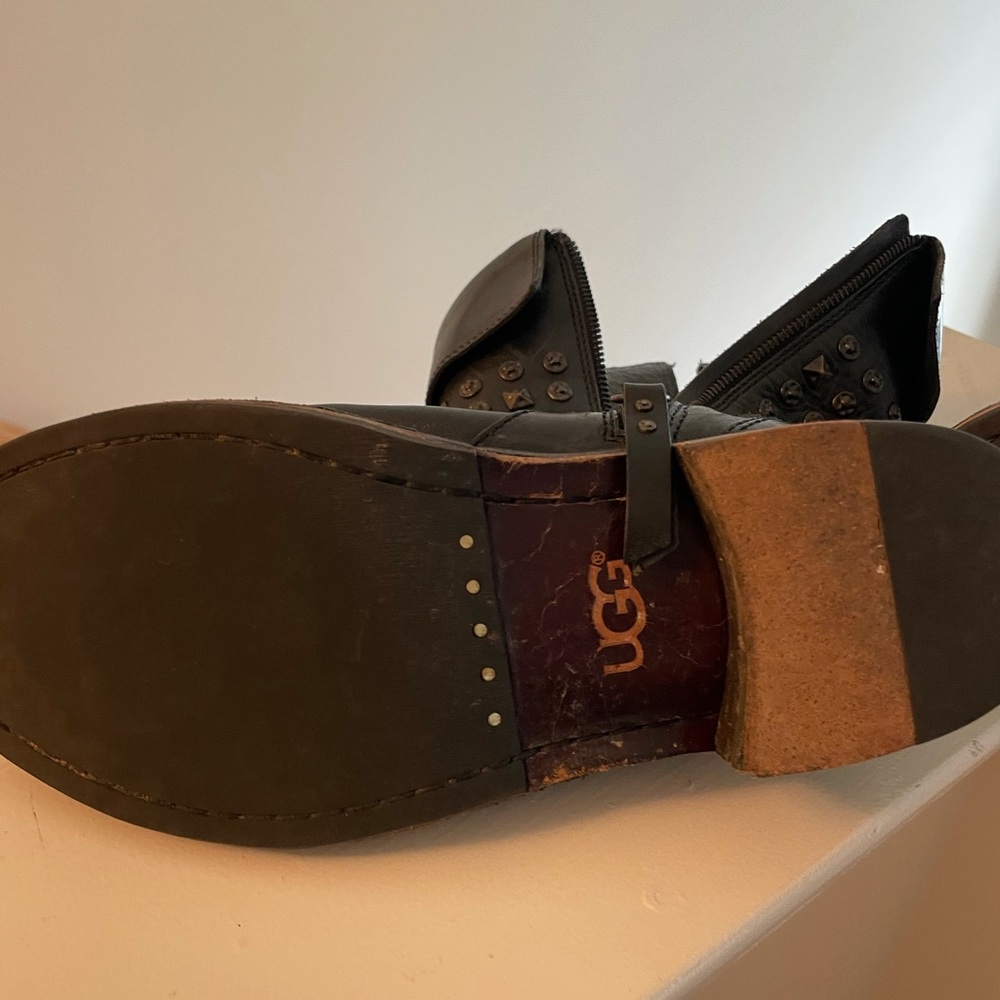 UGG Boots Flat 6.5 - Picture 6 of 9